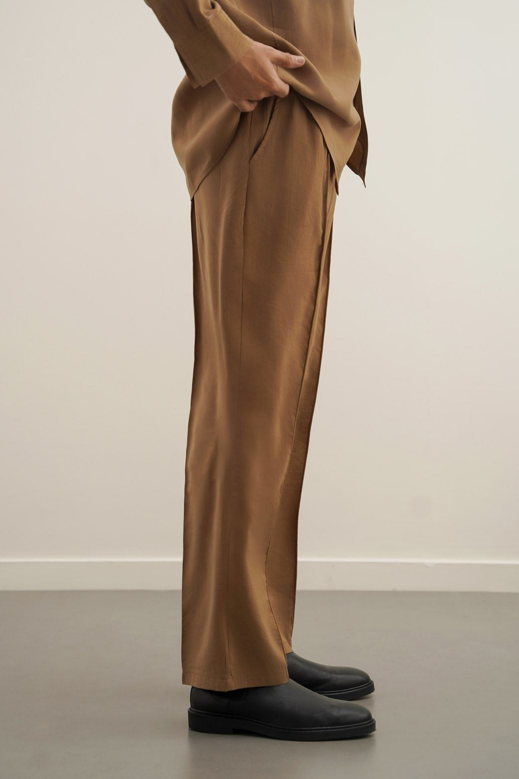 STONEWASH PLEATED TROUSERS