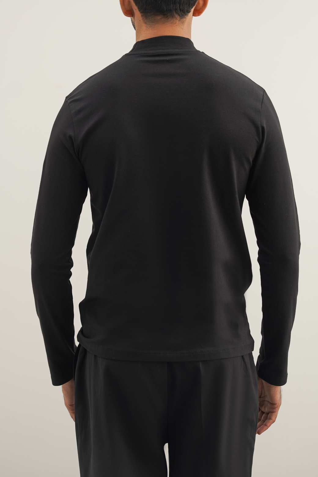HIGH NECK T-SHIRT