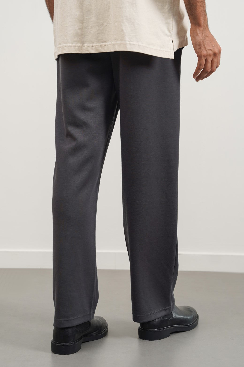 STRAIGHT KNITTED PANTS