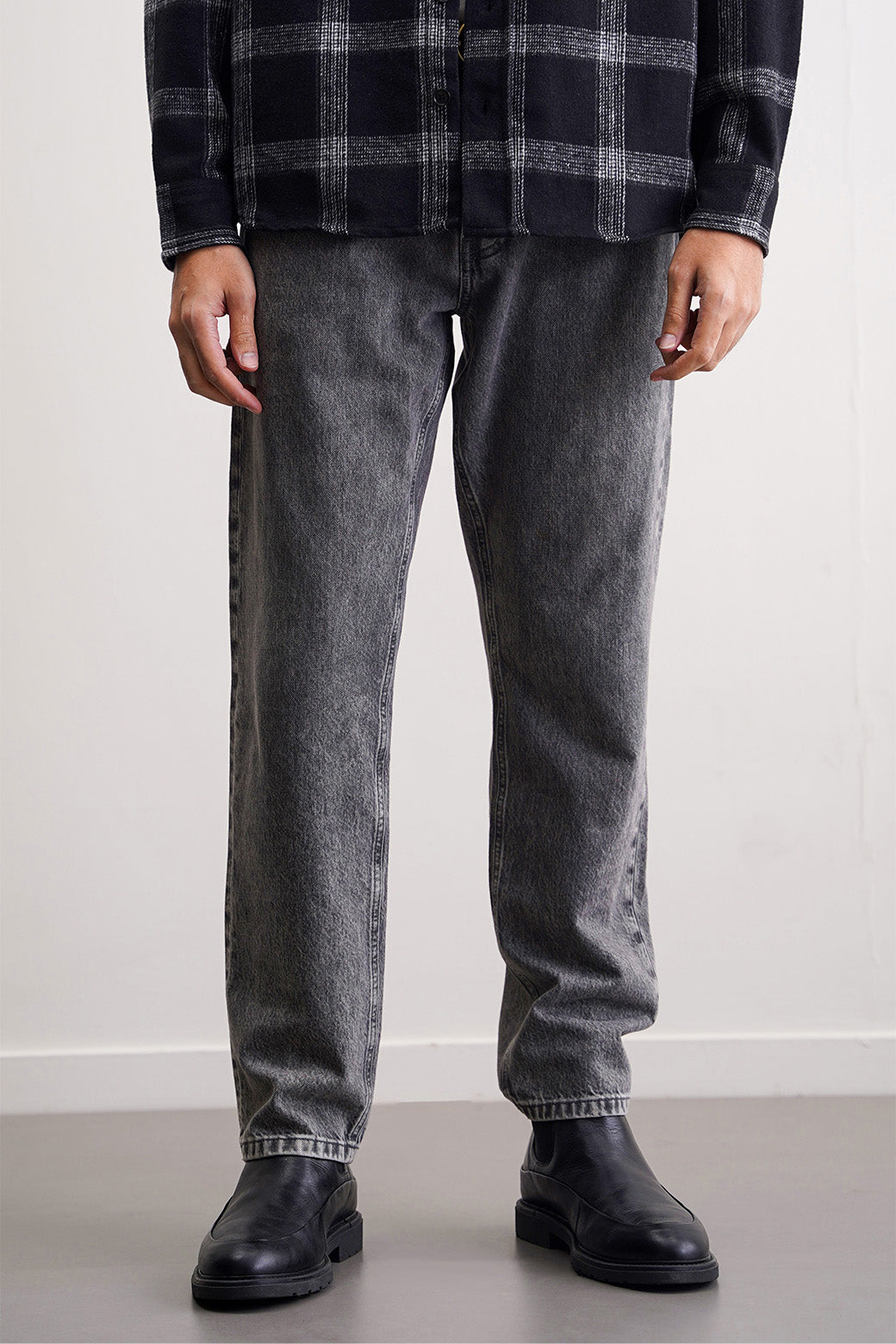 RELAXED STRAIGHT  JEANS
